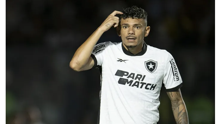 Botafogo e Grêmio se enfrentam pela 33ª rodada do Brasileirão, em São Januario. Jorge Rodrigues/AGIF