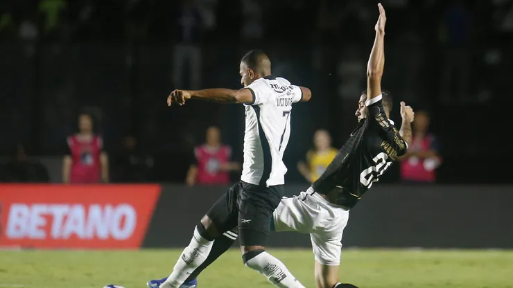 Victor Sá em ação pelo Botafogo (Foto: Vitor Silva/BFR)