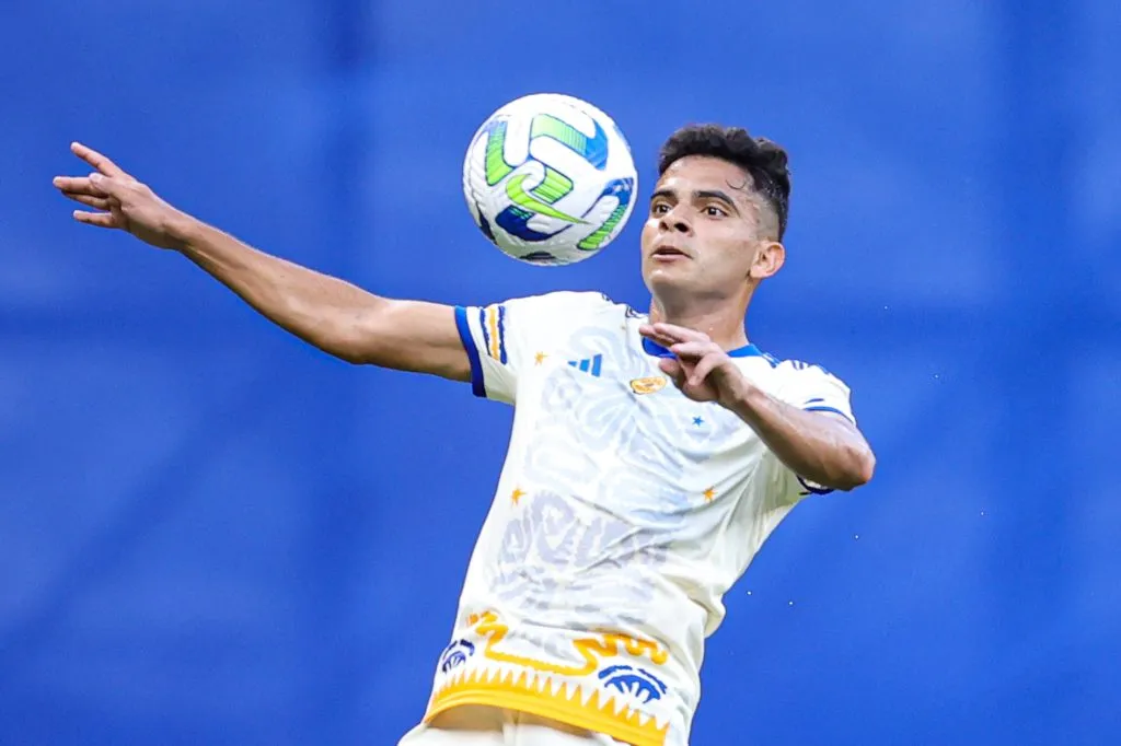 MG – BELO HORIZONTE – 05/11/2023 – BRASILEIRO A 2023, CRUZEIRO X INTERNACIONAL – Bruno Rodrigues jogador do Cruzeiro durante partida contra o Internacional no estadio Mineirao pelo campeonato Brasileiro A 2023. Foto: Gilson Lobo/AGIF
