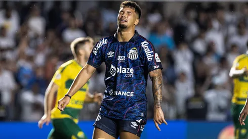 Marcos Leonardo jogador do Santos lamenta durante partida contra o Cuiabá naVila Belmiro pelo campeonato Brasileiro A 2023. Foto: Abner Dourado/AGIF