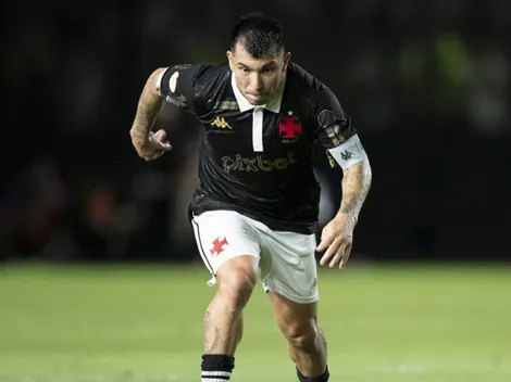 Medel faz gesto inesperado ao vivo para zoar atacante e TV flagra cena