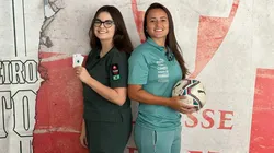 Lali Tournier (à esquerda) e Camilinha (à direita) trocam experiências sobre poker e futebol