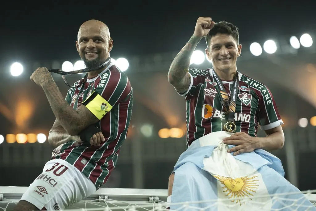 German Cano jogador do Fluminense comemora titulo com Felipe Melo jogador da sua equipe apos a partida contra o Boca Juniors no estadio Maracana pelo campeonato Libertadores 2023.  Foto: Jorge Rodrigues/AGIF