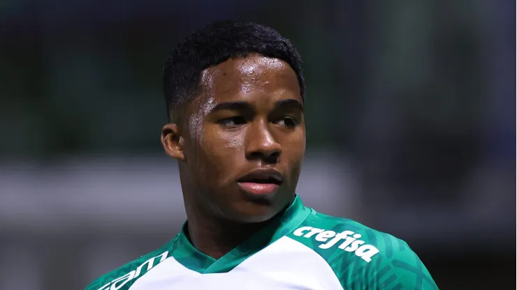 Endrick com a camisa do Palmeiras Foto: Marcello Zambrana/AGIF