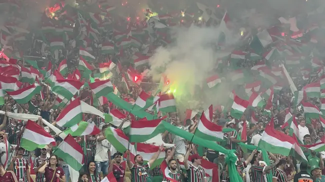 Foto: Gustavo Garcia – Torcedores do Fluminense comemoram título da Libertadores