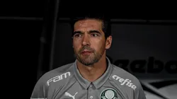 Abel Ferreira, técnico do do Palmeiras, aguarda partida iniciar. Thiago Ribeiro/AGIF
