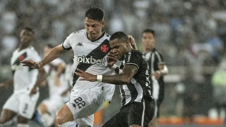 VAsco e Botafogo se enfrentam em clima de decisão pelo Brasileirão. Jorge Rodrigues/AGIF