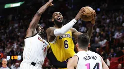 LeBron enfrentando a marcação de Adebayo e Herro