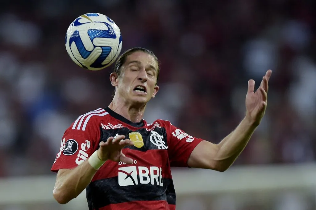 Filipe Luís é um dos desfalques – Foto: Alexandre Loureiro/AGIF.