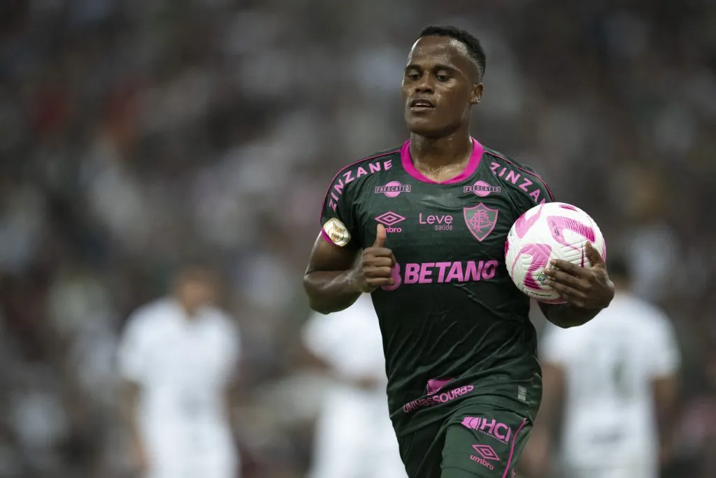 Jhon Arias é um dos destaques da conquista do título inédito do Fluminense na Libertadores. Zenit está na disputa para levar camisa 21 – Foto: Jorge Rodrigues/AGIF