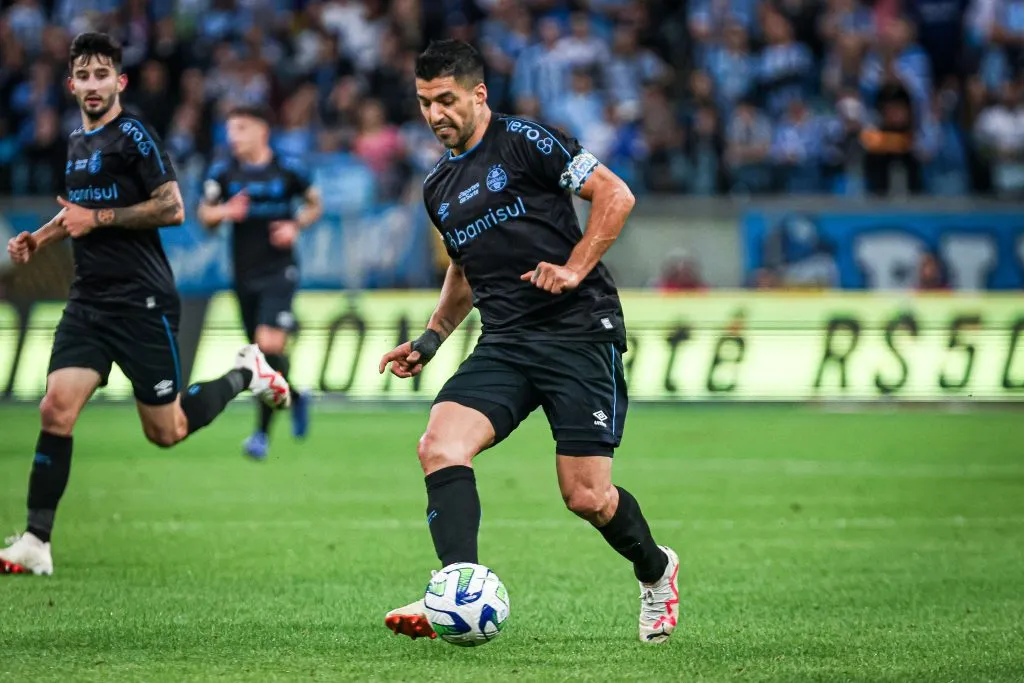 Luis Suarez jogador do Gremio durante partida contra o Bahia no estadio Arena do Gremio pelo campeonato Brasileiro A 2023. Foto: Maxi Franzoi/AGIF