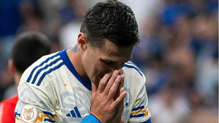 Cruzeiro manda a real sobre futuro de Mateus Vital oto: Fernando Moreno/AGIF - Mateus Vital em parida no Campeonato Brasileiro