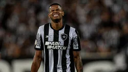 Botafogo precisa vencer o Vasco em São Januario para manter liderança do Brasileirão. Thiago Ribeiro/AGIF