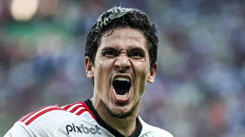 Foto: Kely Pereira/AGIF – Pedro comemora o gol na vitória do Flamengo contra o Fortaleza, pelo Campeonato Brasileiro.