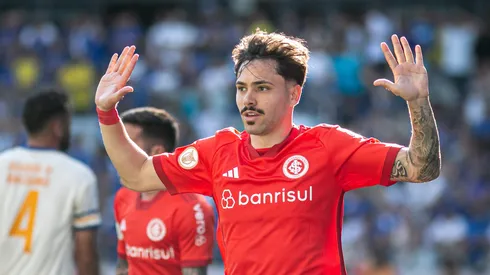 Mauricio jogador do Internacional comemora seu gol durante partida contra o Cruzeiro no estadio Mineirao pelo campeonato Brasileiro A 2023. Foto: Fernando Moreno/AGIF