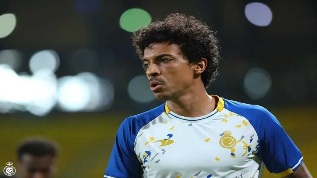 Luiz Gustavo quando atuava pelo Al Nassr — Foto: Divulgação/Al Nassr