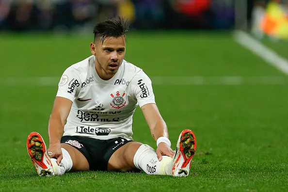 Romero exausto em partido contra o Athletico-PR. Foto: Ricardo Moreira/Getty Images