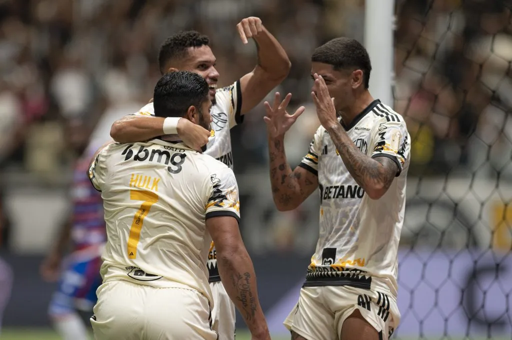 Paulinho, Hulk e Arana pelo GaloFoto: Alessandra Torres/AGIF