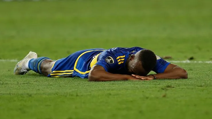 Jogador Advíncula do Boca chorando ao final da partida contra o Fluminense. Foto: Ricardo Moreira/Getty Images.
