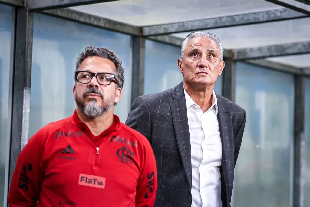 Tite tecnico do Flamengo durante partida contra o Gremio no estadio Arena do Gremio pelo campeonato Brasileiro A 2023. Foto: Maxi Franzoi/AGIF