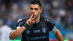 BA - PORTO ALEGRE - 04/11/2023 - BRASILEIRO A 2023, GREMIO X BAHIA - Luis Suarez jogador do Gremio comemora seu gol durante partida contra o Bahia no estadio Arena do Gremio pelo campeonato Brasileiro A 2023. Foto: Maxi Franzoi/AGIF