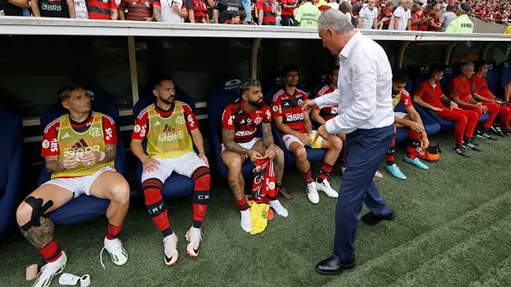 Técnico Tite orientando os jogadores. Foto: Wagner Meier/Getty Images.