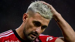 Foto: Thiago Ribeiro/AGIF - Arrascaeta pelo Flamengo em partida no Campeonato Brasileiro