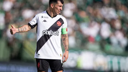GO – GOIANIA – 29/10/2023 – BRASILEIRO A 2023, GOIAS X VASCO – Medel jogador do Vasco durante partida contra o Goias no estadio Serrinha pelo campeonato Brasileiro A 2023. Foto: Isabela Azine/AGIF