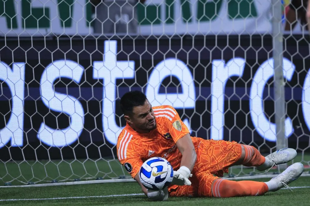 Foto: Marcello Zambrana/AGIF – Sergio Romero vem se destacando em disputas de pênaltis.