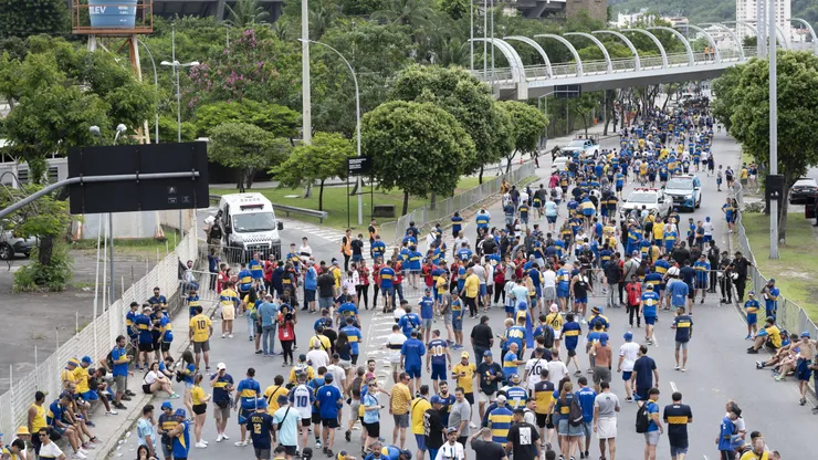Torcida do Boca Juniors chegando para a partida contra Fluminense no Maracanã pelo campeonato Libertadores 2023. Foto: Jorge Rodrigues/AGIF