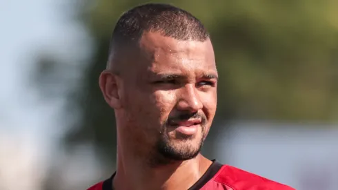 Foto: Robson Mafra/AGIF - Zé Ivaldo em partida pelo Athletico-PR nesta temporada