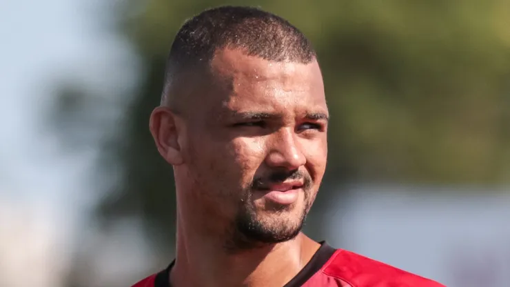 Foto: Robson Mafra/AGIF - Zé Ivaldo em partida pelo Athletico-PR nesta temporada