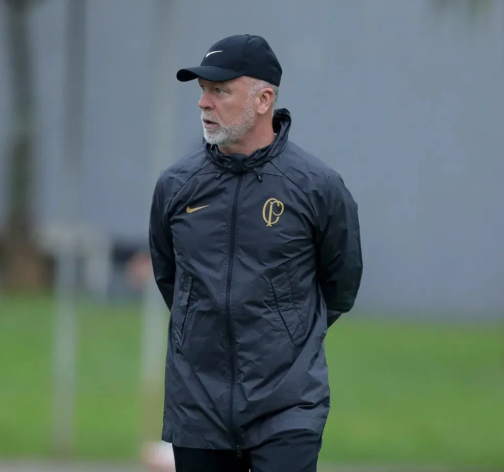 Mano Menezes em treinamento no Corinthians — Foto: Rodrigo Coca/Corinthians