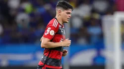 Ayrton Lucas jogador do Flamengo comemora seu gol durante partida contra o Cruzeiro no Mineirão pelo campeonato Brasileiro A 2023. Foto: Gilson Lobo/AGIF