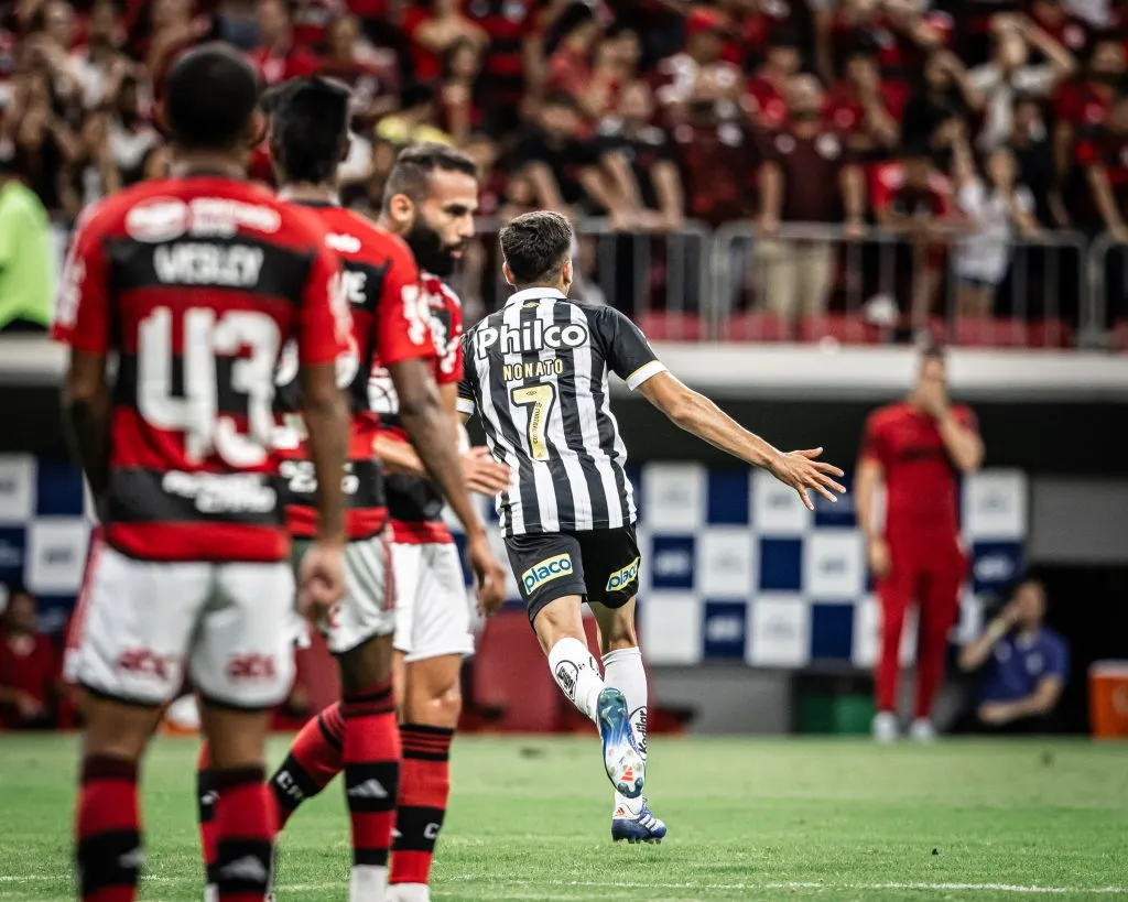 Nonato comemora primeiro gol com a camisa do Santos, contra o Flamengo – Foto: Raul Baretta/Santos FC