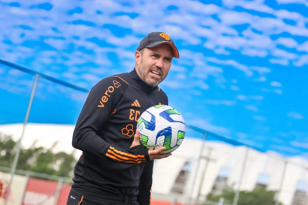 Coudet em ação no Parque do Gigante, o comandante do Inter tem duas missões: Escapar do Z-4 e garantir ao menos uma vaga na Copa Sul-Amerciana de 2024