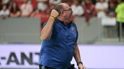 Marcelo Fernandes, técnico do Santos, durante partida contra o Flamengo pelo Campeonato Brasileiro – Helio Montferre/AGIF