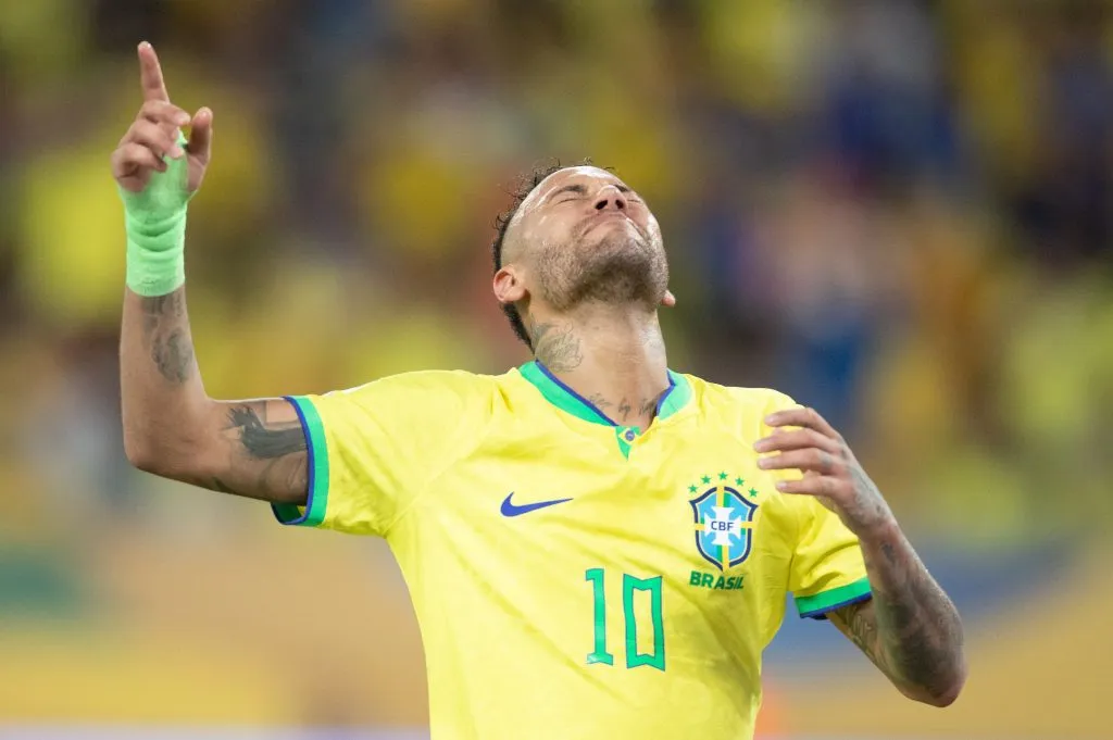 MT – CUIABA – 12/10/2023 – ELIMINATORIAS COPA DO MUNDO 2026, BRASIL X VENEZUELA – Neymar jogador do Brasil lamenta durante partida contra o Venezuela no estadio Arena Pantanal pelo campeonato Eliminatorias Copa Do Mundo 2026. Foto: Gil Gomes/AGIF