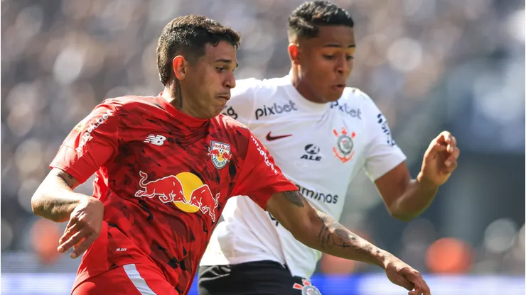 Bragantino e Corinthians se enfrentam pno Nabizão em duelo válido pela 32ª rodada do Brasileirão. Marcello Zambrana/AGIF