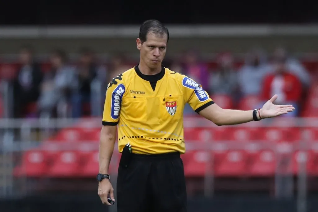 Foto: Marcello Zambrana/AGIF – Rodrigo Guarizo Ferreira do Amaral comandou o VAR