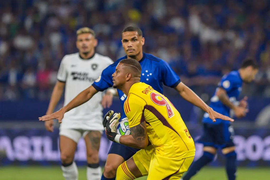 Foto: Alessandra Torres/AGIF – Anderson Paixão foi expulso do banco