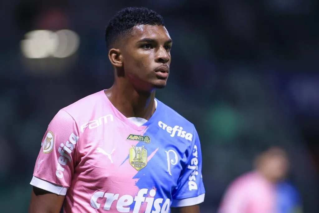 Luís Guilherme renovou seu contrato no Palmeiras até junho de 2026 – Foto: Marcello Zambrana/AGIF