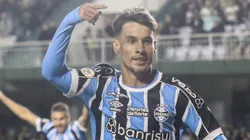 Ferreira jogador do Grêmio comemora seu gol durante partida contra o Coritiba no Couto Pereira pelo campeonato Brasileiro A 2023. Foto: Gabriel Machado/AGIF