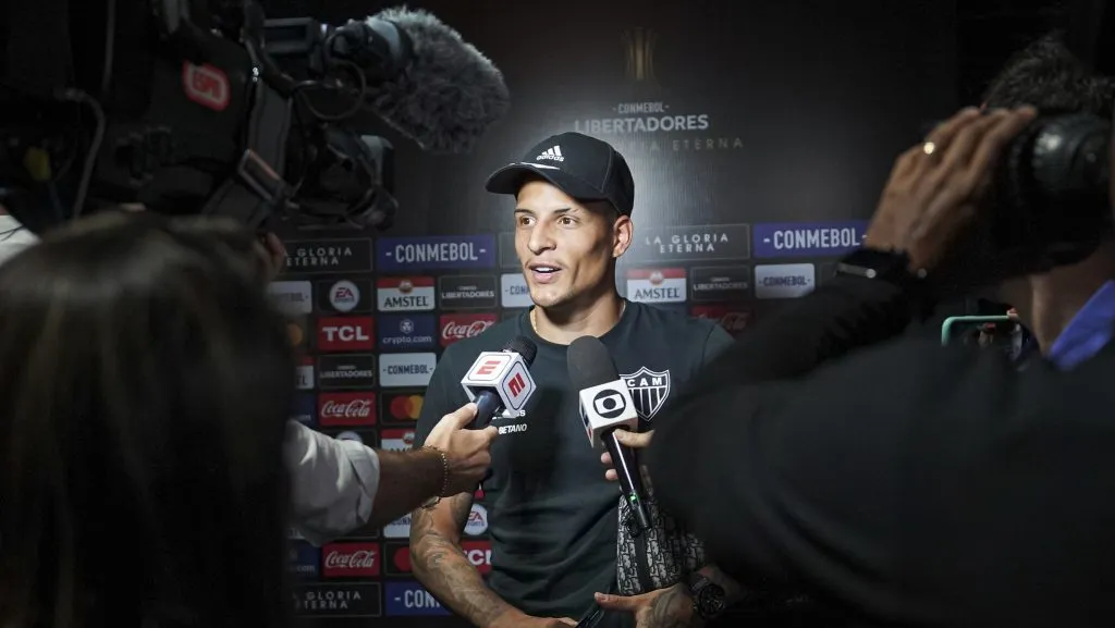 Arana deu um ‘pé’ na concorrência e renovou com o Atlético até o fim de 2027 – Foto: Pedro Souza / Atlético