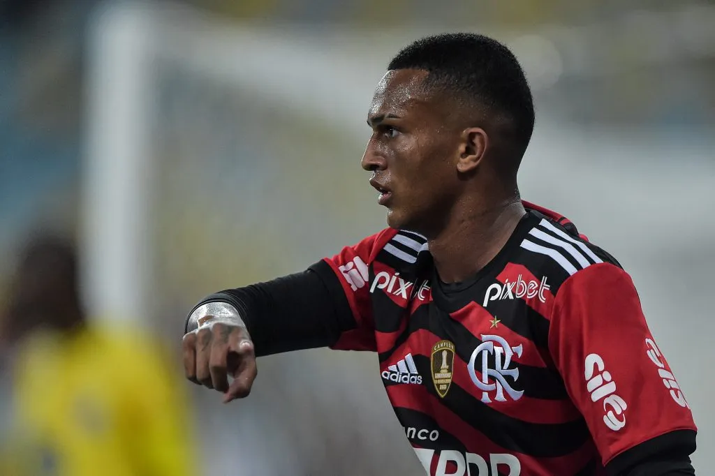 Wesley em ação pelo Flamengo. Foto: Thiago Ribeiro/AGIF