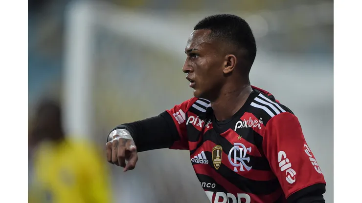 Wesley, do Flamengo durante partida contra o Audax no Carioca 2023. Foto: Thiago Ribeiro/AGIF