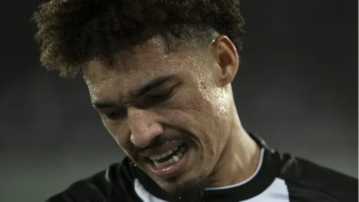Adryelson foi expulso em jogo do Botafogo contra o Palmeiras - Foto: Jorge Rodrigues/AGIF