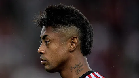 Bruno Henrique com a camisa do Flamengo Foto: Thiago Ribeiro/AGIF