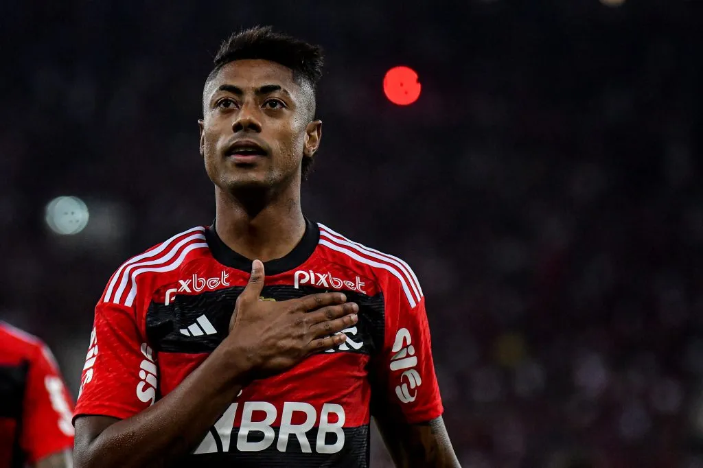 Bruno Henrique com a camisa do Fla – Foto: Thiago Ribeiro/AGIF
