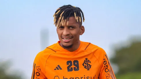 Foto: Dalbert treina no Parque do Gigante e deve assumir papel de protagonismo após problema no Inter - Foto Ricardo Duarte/Internacional